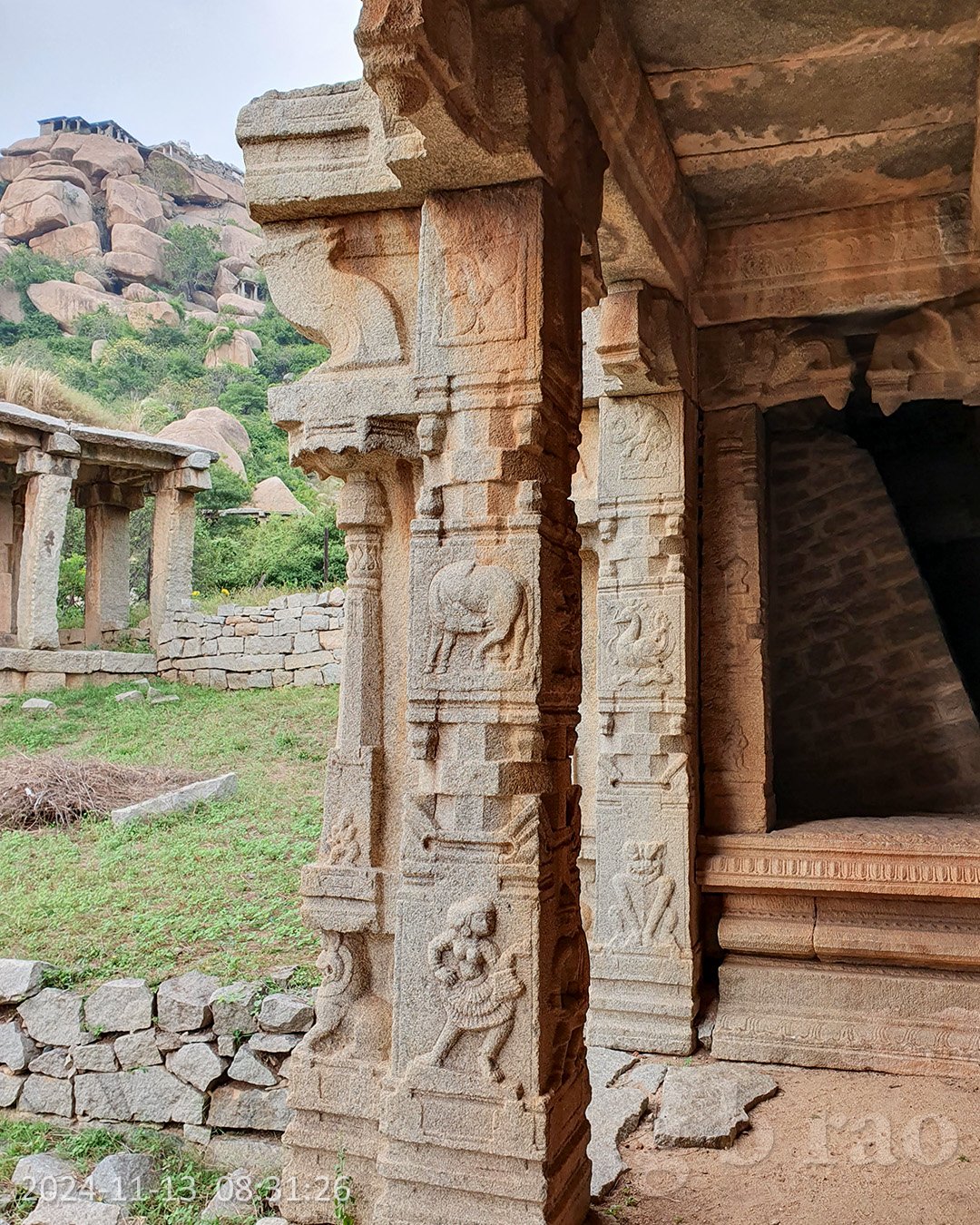 hampi_achyutaraya_temple05.jpg