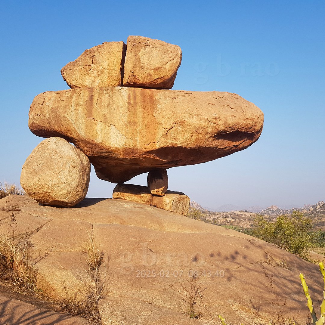 hampi_balancing_rock01.jpg