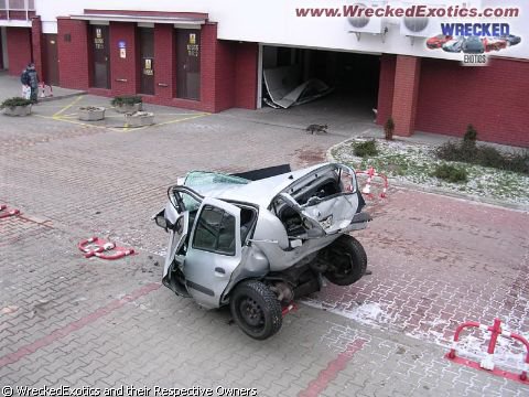 Wrecked exotics - cars029.jpg