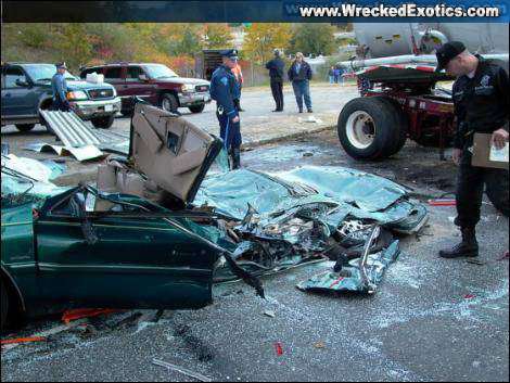 Wrecked exotics - cars032.jpg