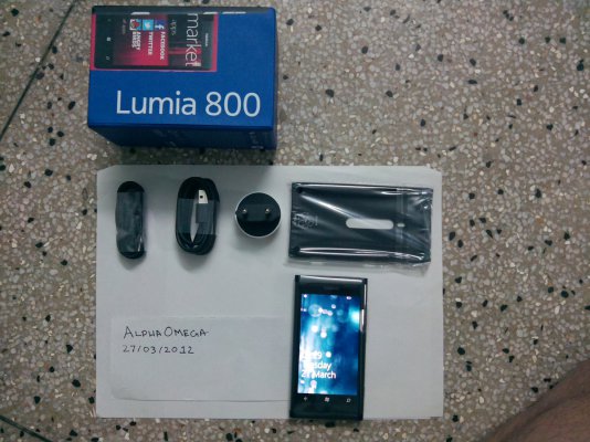 NokiaLumia800_Lockscreen.jpg