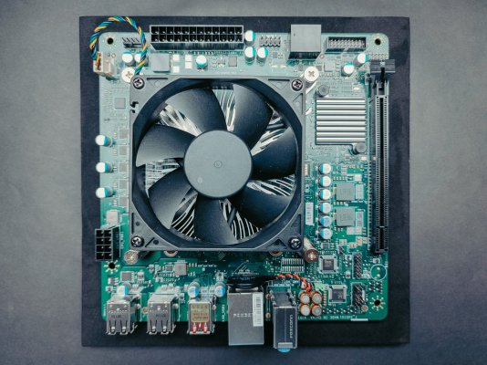 amd_4700s-01.jpg