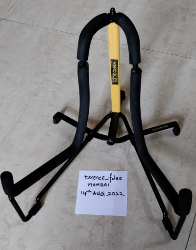 02C_Hercules_Guitar_Stand.jpg