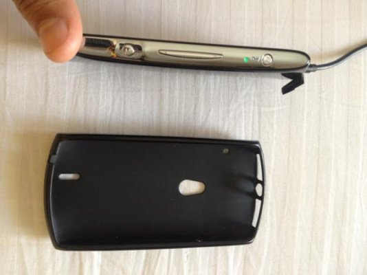 1357976566_466014338_3-Sony-Xperia-Neo-V-Mobile-Phones-Accessories.jpg