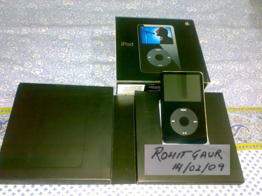 Ipod with Box.JPG