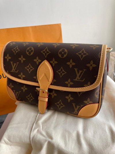 LV (2).jpg