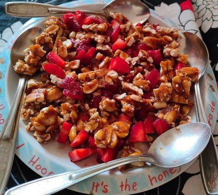 strawberry-chikki.jpg