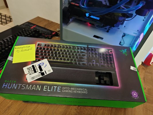 Huntsman Elite BNIB.jpeg
