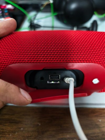 FAKE JBL 4.jpg FAKE JBL 4.jpg