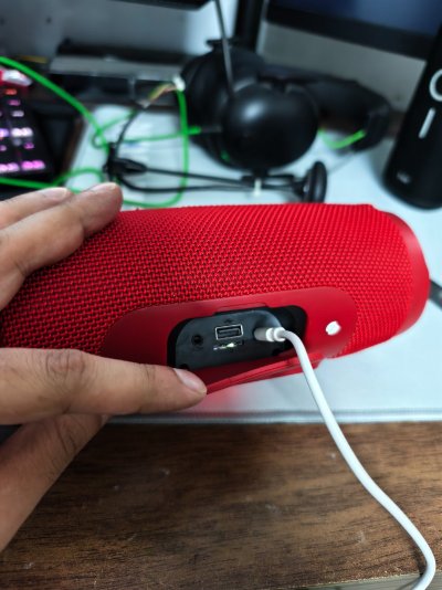 FAKE JBL 5.jpg FAKE JBL 5.jpg