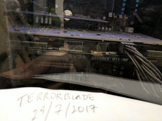 EVGA_GTX_960_2GB_card.jpg