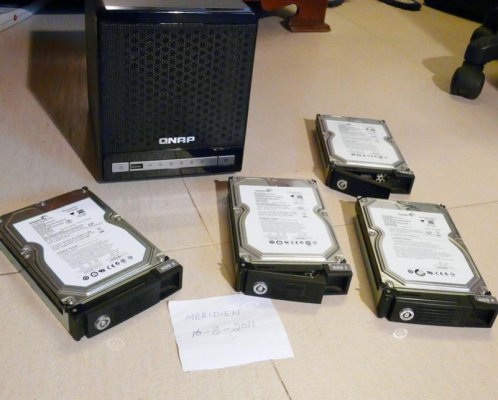 Qnap409wHDD1.jpg