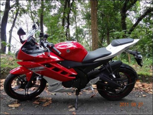 Yamaha R15 V2 Photos Sunset Red (2).jpg