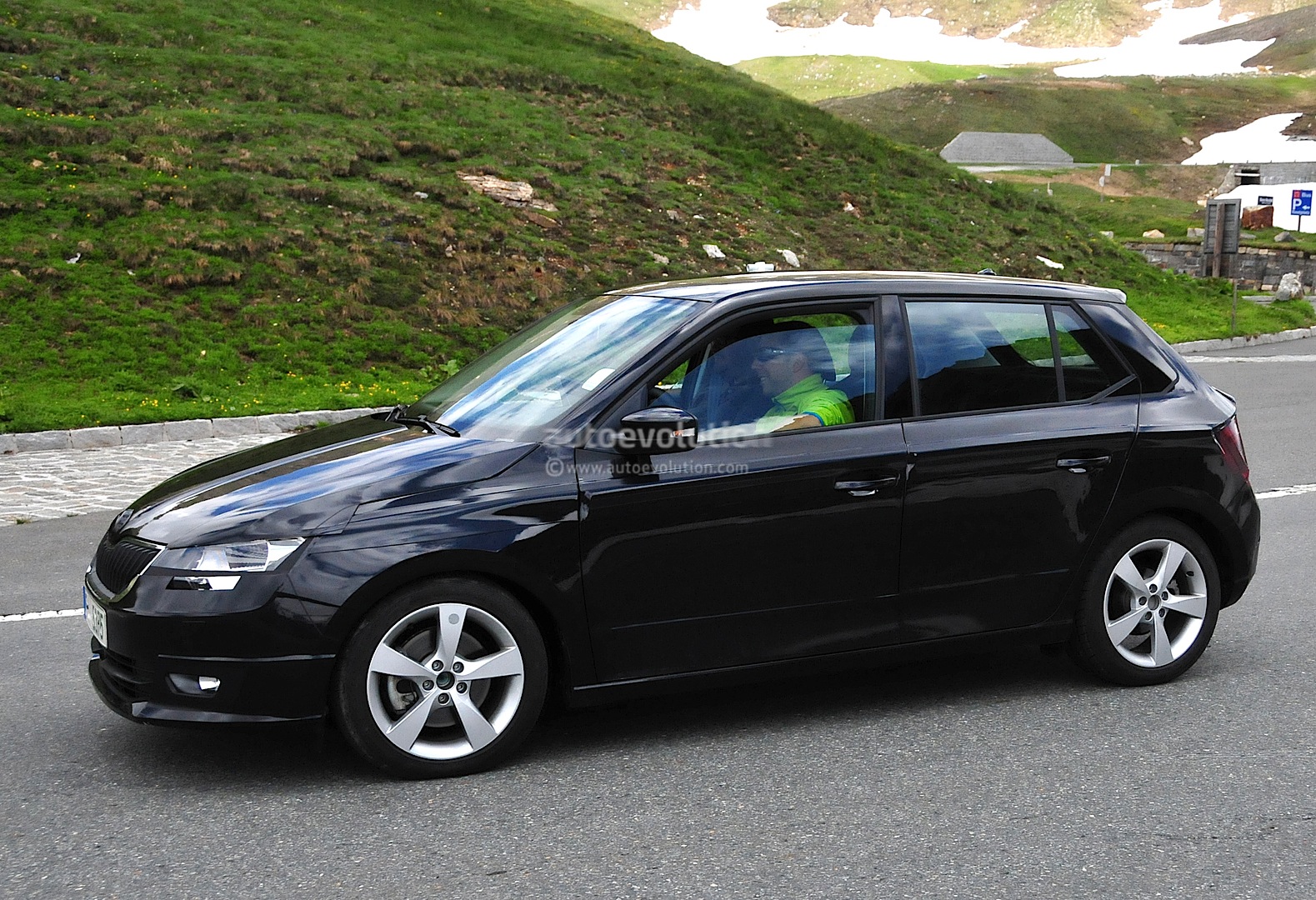 all-new-skoda-fabia-undergoing-testing-in-the-alps_4.jpg