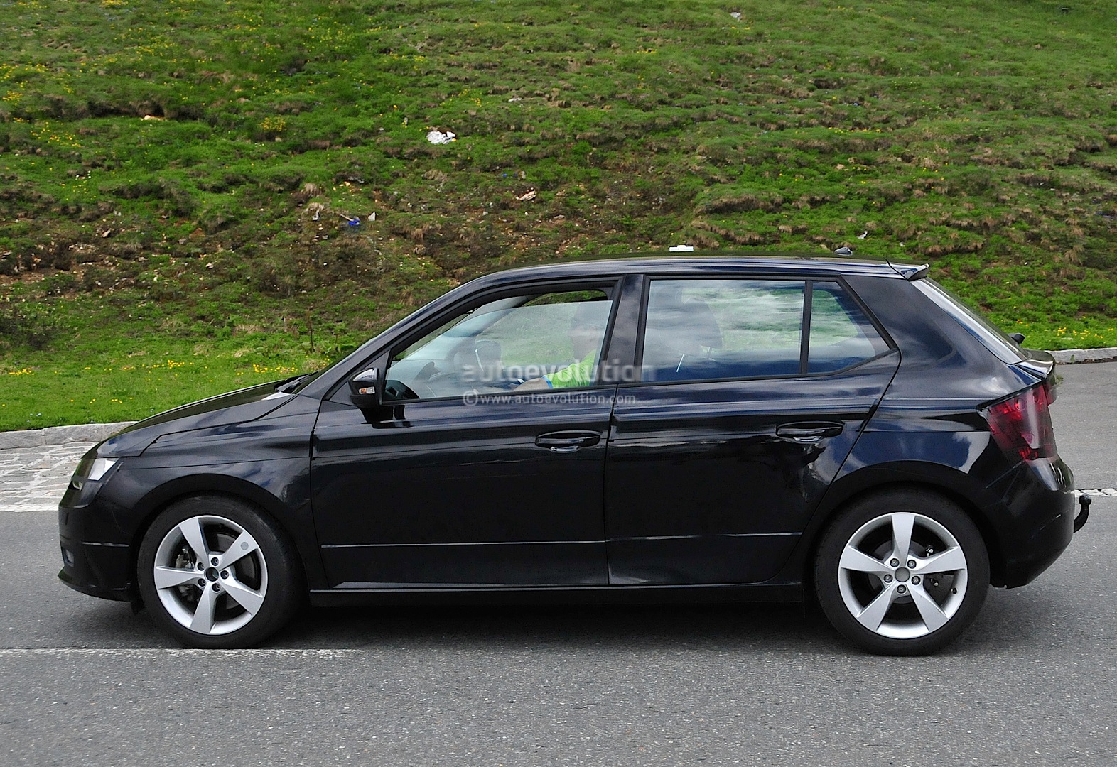 all-new-skoda-fabia-undergoing-testing-in-the-alps_5.jpg