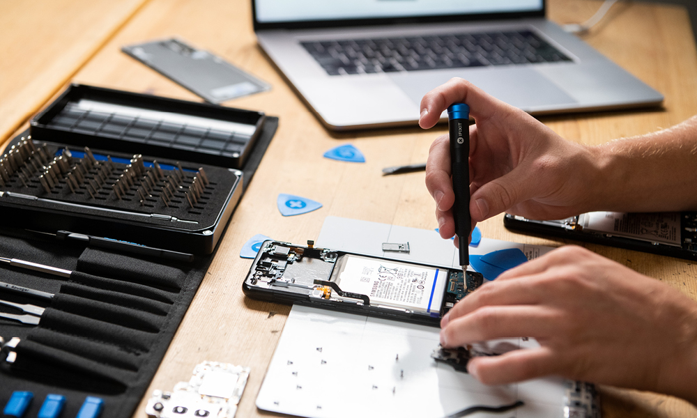 www.ifixit.com