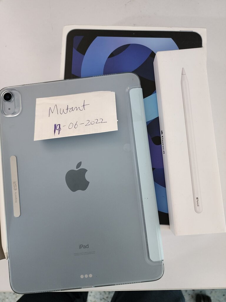 Apple iPad Air 4 with Apple Pencil 2 - Closed Market