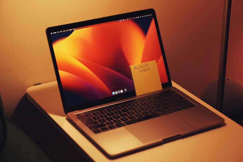 MacBook Pro (13-inch, 2019, Four Thunderbolt 3 ports) - User