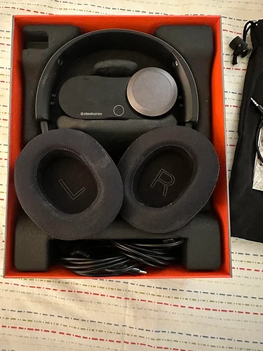 arctis-nova-pro-wired-2-year-old-for-sale-v0-fx6rq33n9ylf1