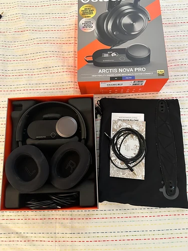arctis-nova-pro-wired-2-year-old-for-sale-v0-wlhtqc3n9ylf1