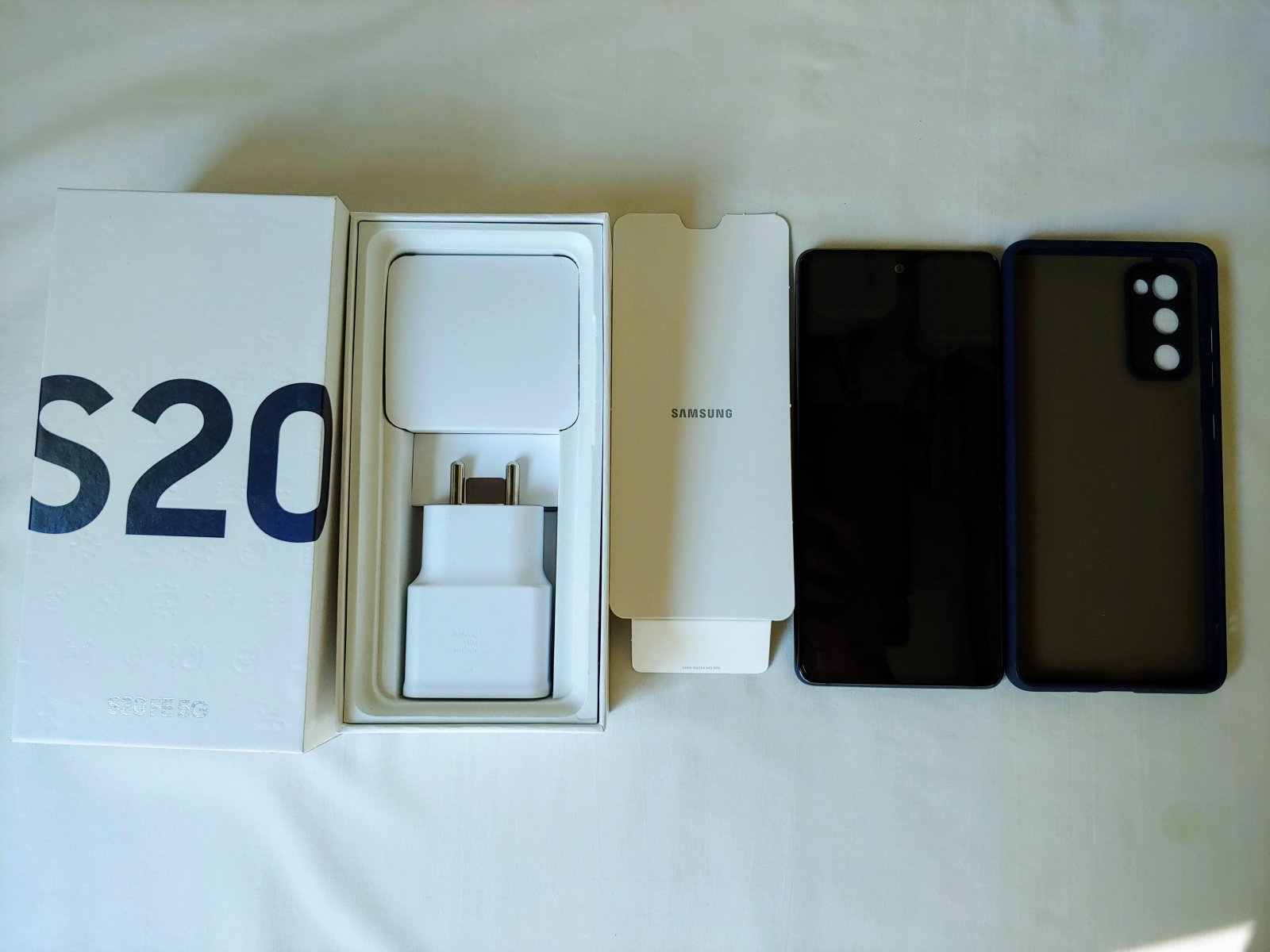 Samsung Galaxy S20 FE 5G アンロック 本体 + 箱 Samsung Galaxy S20 FE: Unboxing and Hands-on - YouTube